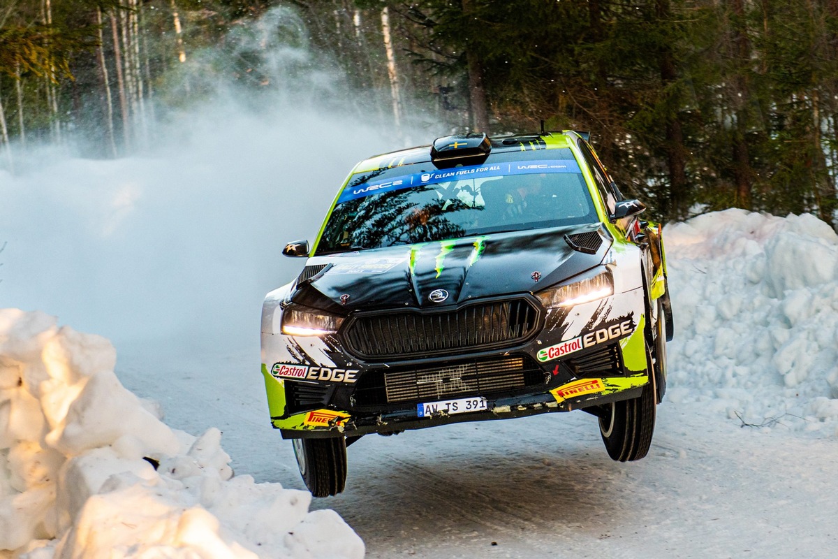 Rallye Schweden Ergebnis: Solberg erzielt ersten WRC2-Sieg für den neuen Skoda Fabia RS Rally2