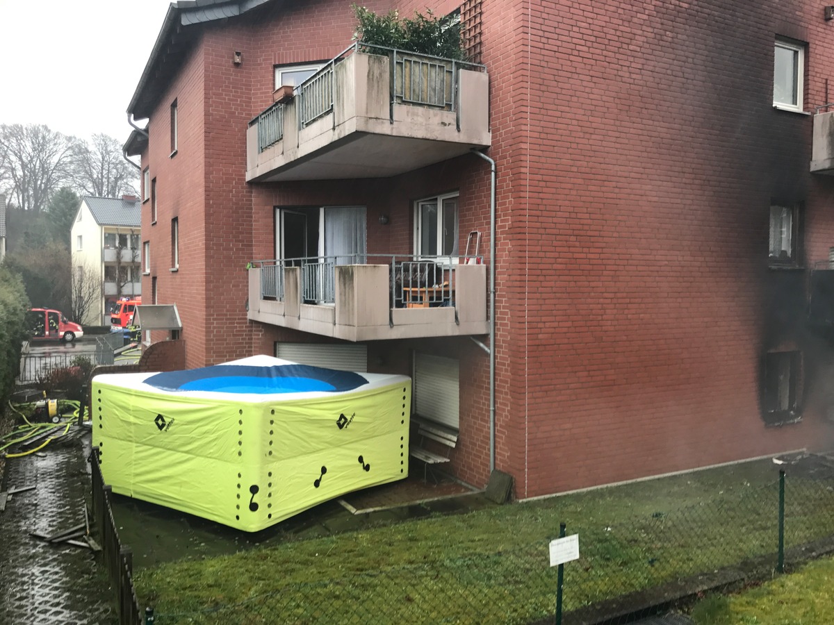 FW-GL: Wohnungsbrand mit Menschenrettung in Bergisch Gladbach - Hebborn