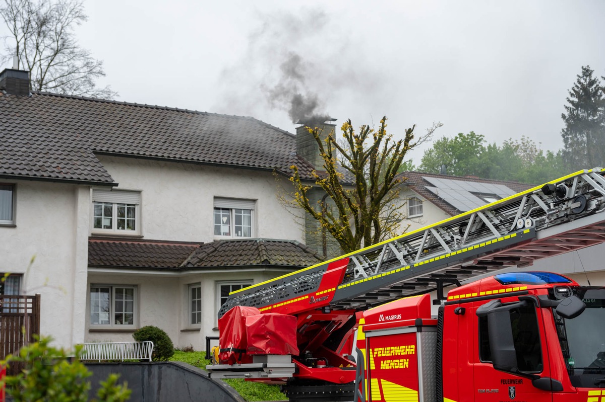 FW Menden: Kaminbrand und Hubschrauberlandung im Mendener Süden