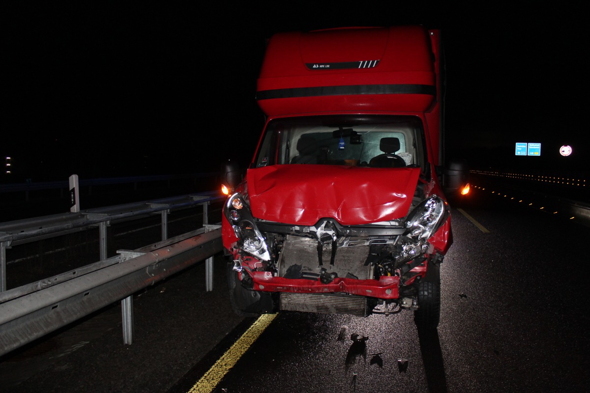 POL-PDKL: A6/Kaiserslautern, Hoher Sachschaden bei Auffahrunfall