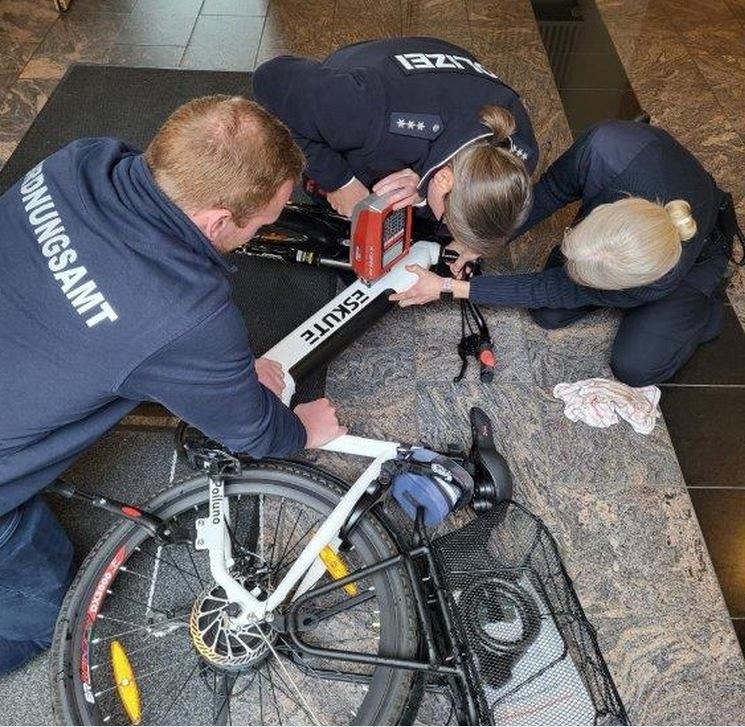 POL-OF: Drogenerkennung im Straßenverkehr - Beschulung und Kontrollen ; Erfolgreiche Fahrradcodieraktion; Mann soll Jugendliche unsittlich berührt haben und mehr