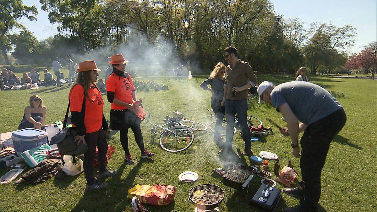 Unterwegs mit Grillscouts, Alarm auf der Partymeile: ZDF-Magazin &quot;drehscheibe&quot; mit monothematischer Ausgabe über den Großstadtdschungel Köln (FOTO)