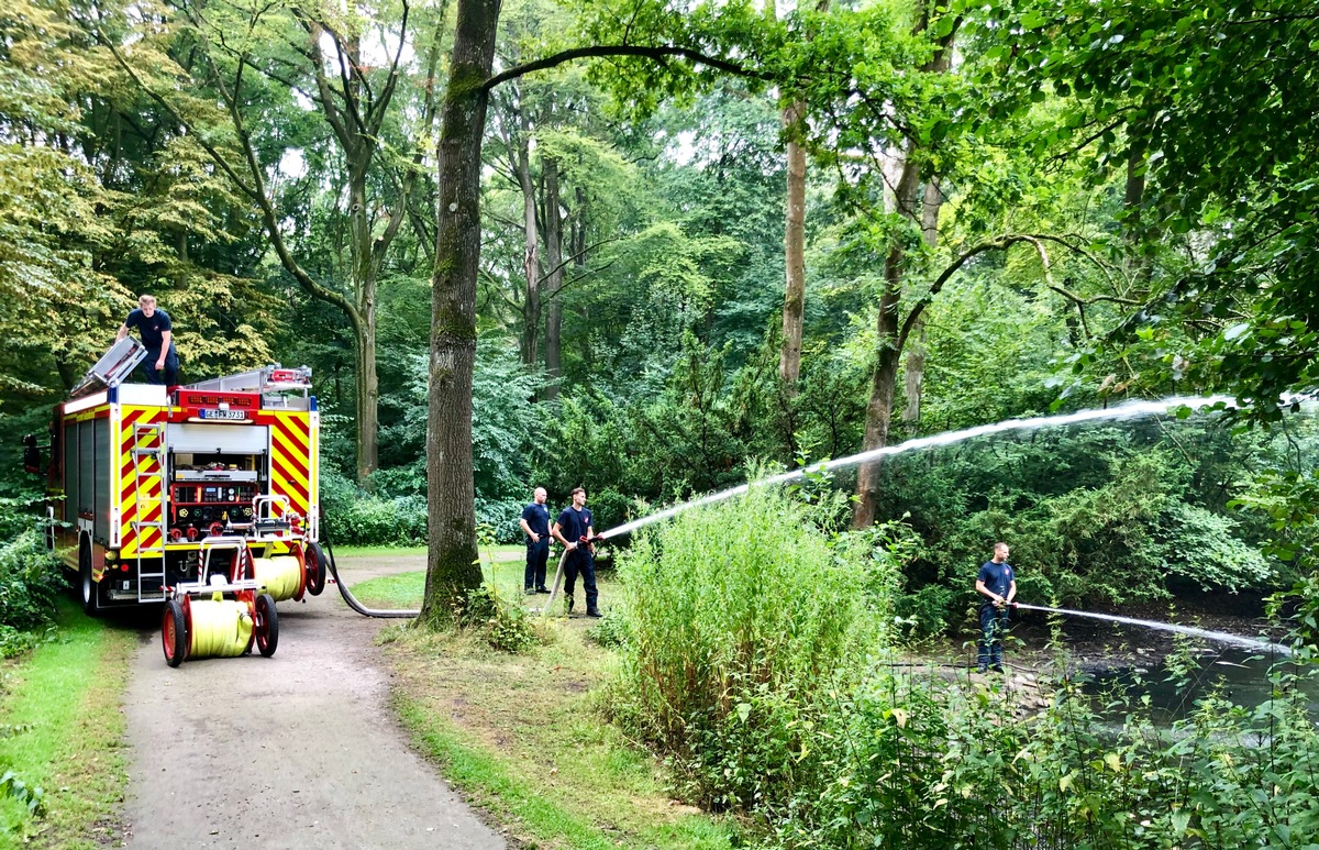 FW-GE: Fischen bekommt Hitzewelle nicht - Feuerwehr sorgt für Sauerstoffzufuhr -