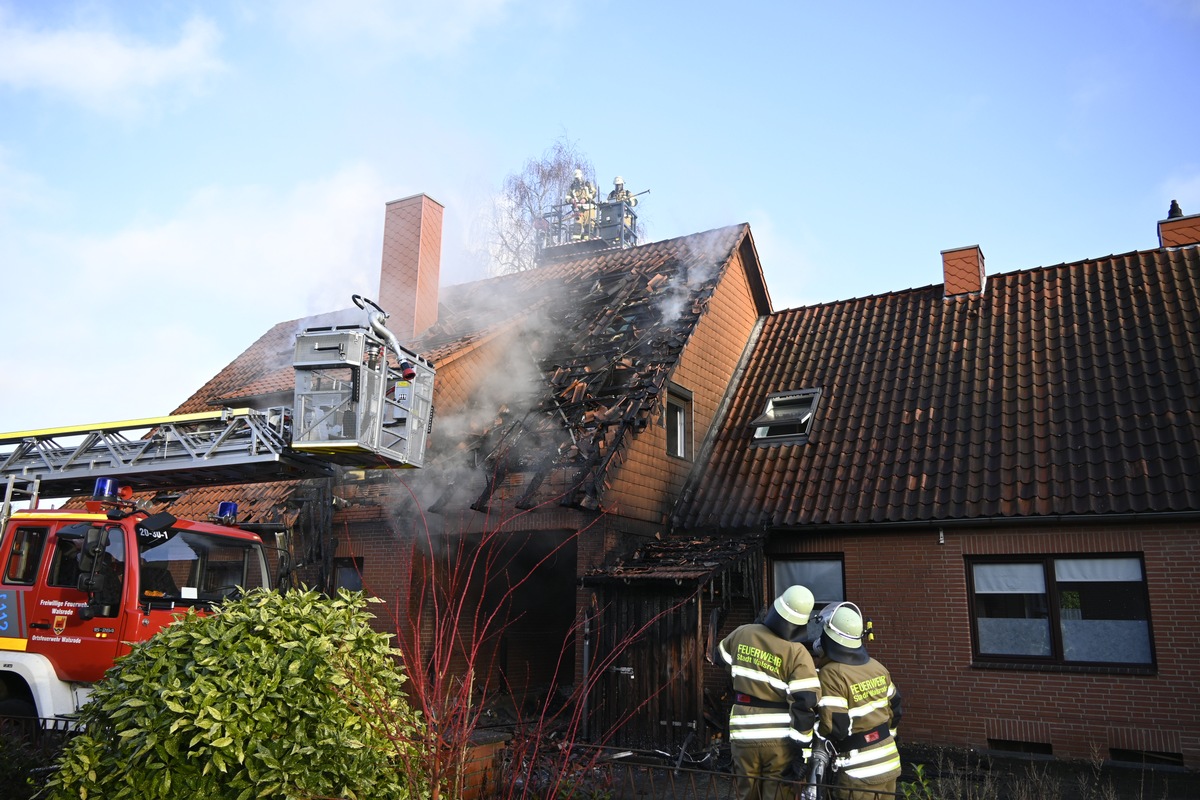 POL-HK: Walsrode - Brand eines Zweifamilienhauses Soltau - BMW X5 entwendet