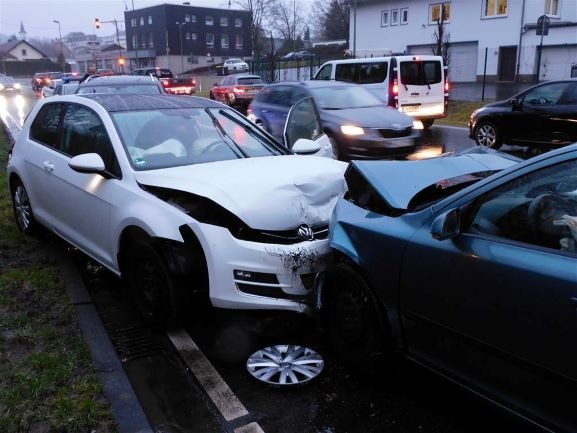 POL-PDNR: Wissen - Verkehrsunfall mit 3 Leichtverletzten