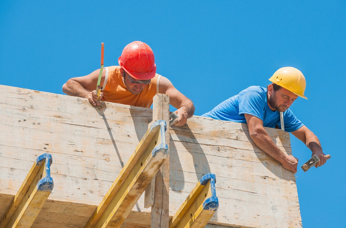 Sommer, Sonne, Risiko / Schutz gegen UV-Strahlung bei Arbeiten im Freien