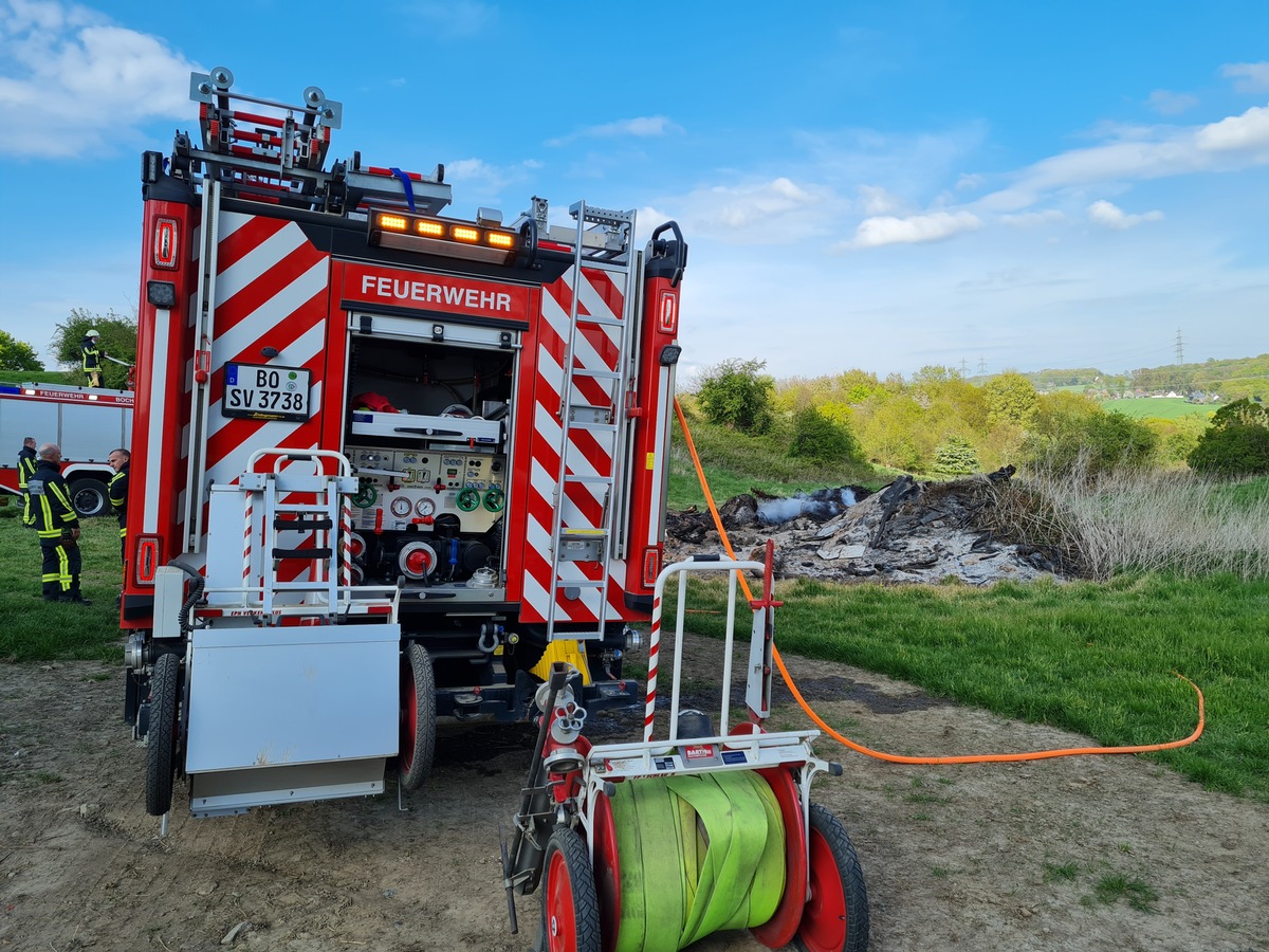 FW-BO: Flächenbrand in Bochum Querenburg