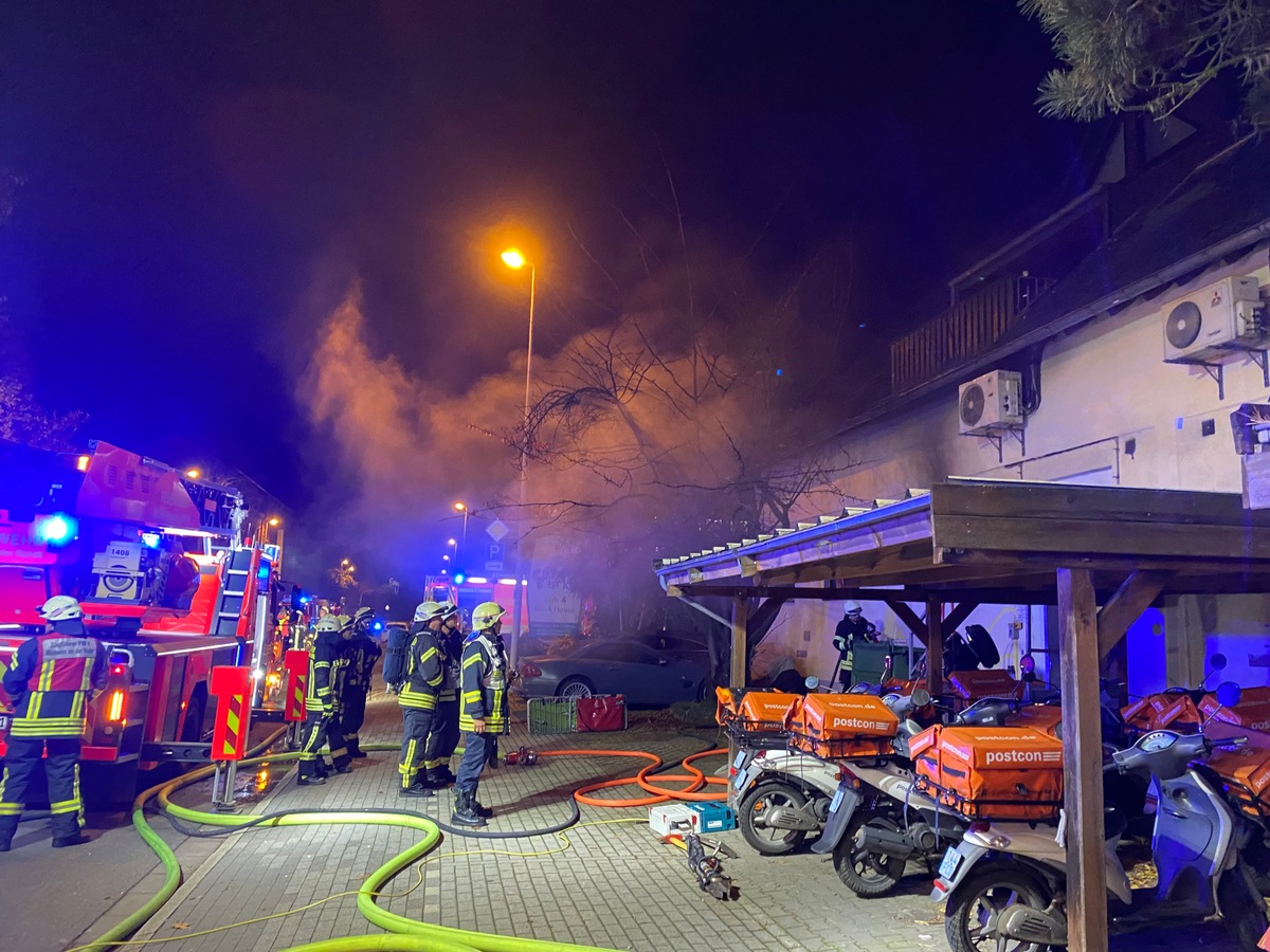 FW-MH: Brand in einer Postverteilerzentrale verursacht Großeinsatz der Feuerwehr Mülheim.