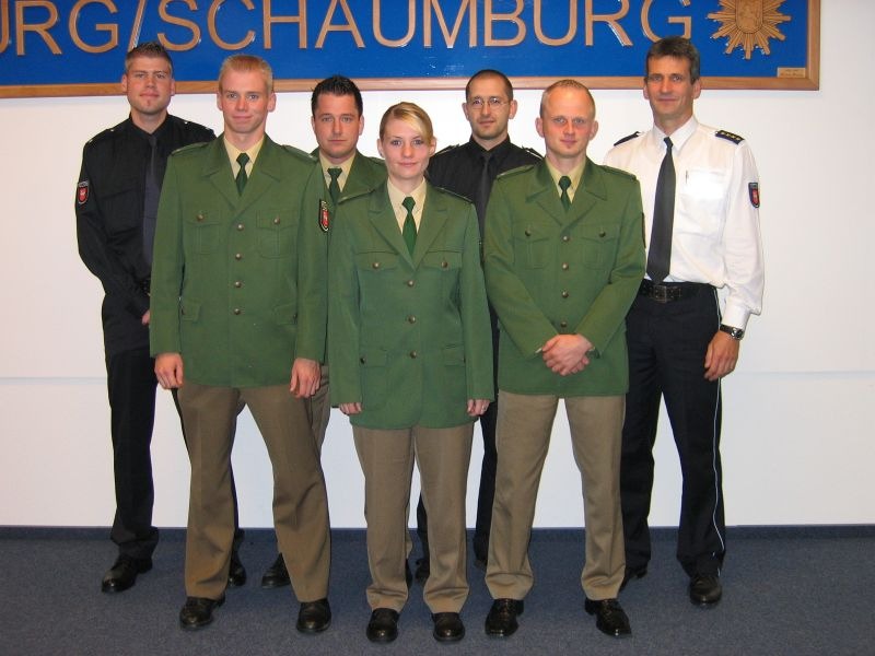 POL-NI: Neue Polizisten und Beförderungen bei der Polizei Nienburg/Schaumburg - Bilder im Download -