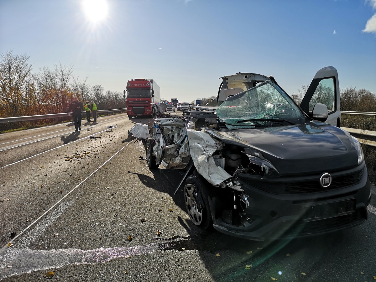 POL-PDNW: Schwerer Verkehrsunfall nach Handynutzung