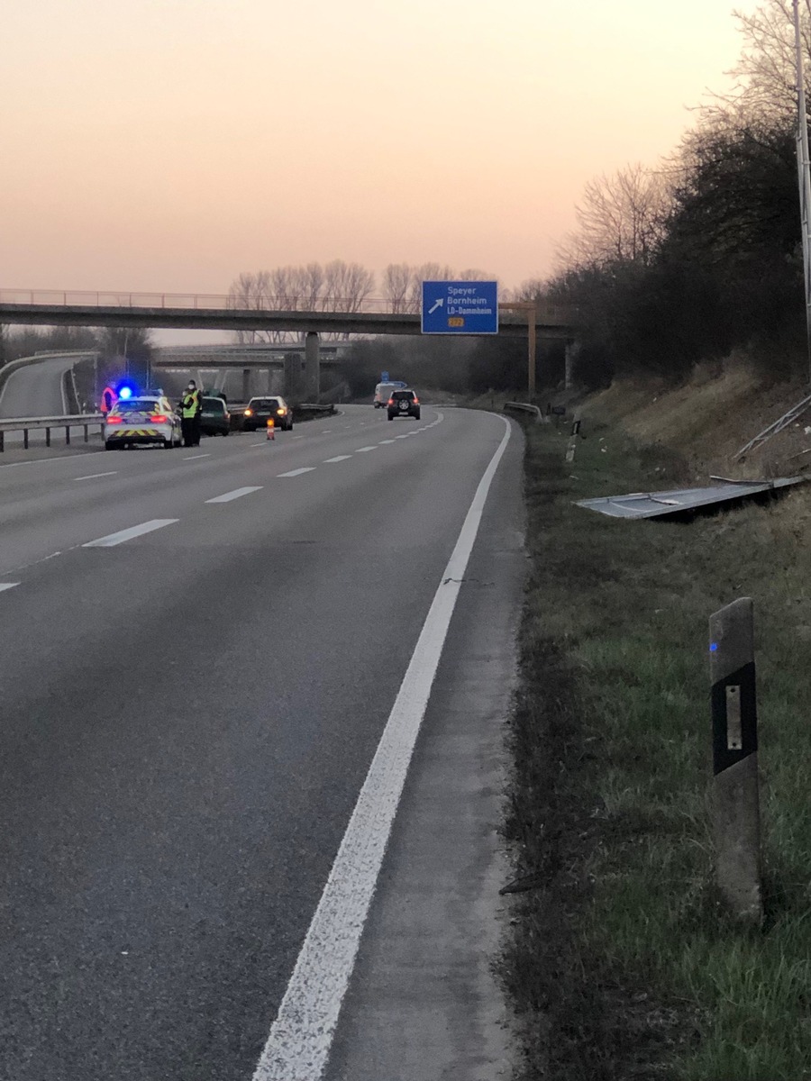 POL-PDLD: Schlaftrunken auf der A65 unterwegs