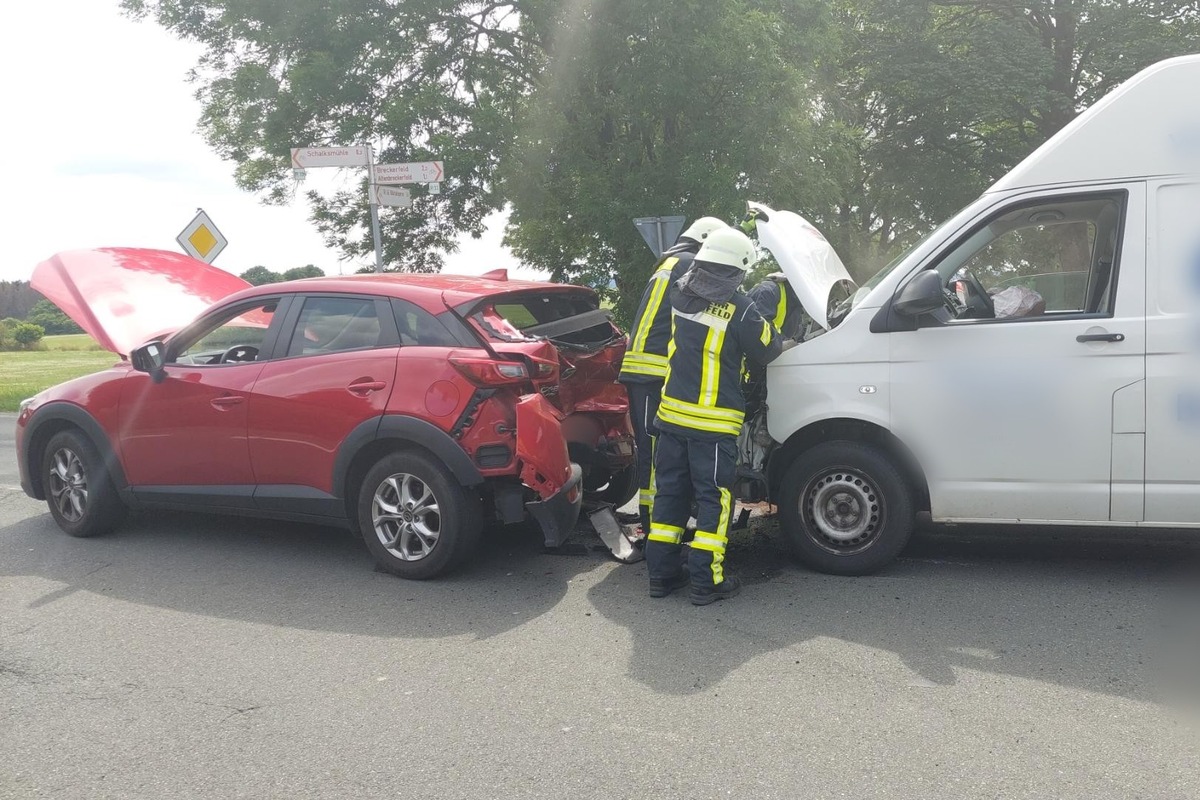 FW-EN: Verkehrsunfall mit auslaufenden Betriebsmitteln