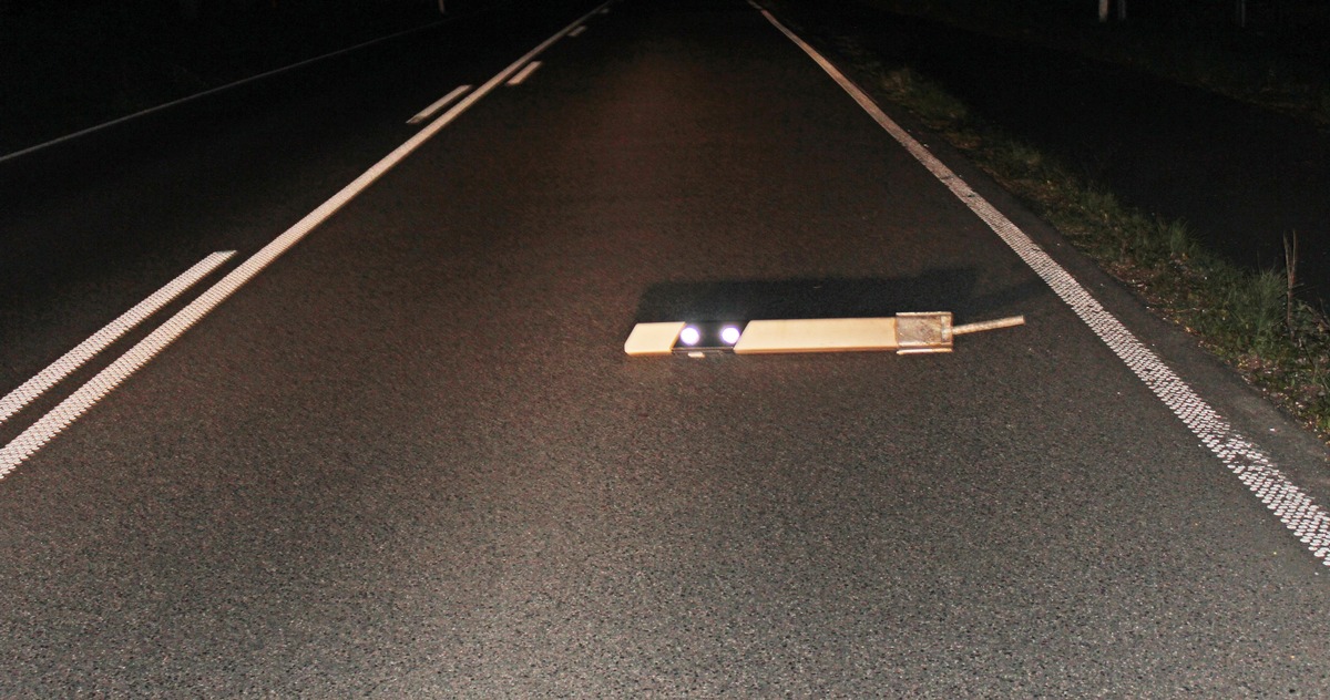 POL-ME: Gefährlicher Eingriff in den Straßenverkehr: Unbekannte legen Leitpfosten auf Elberfelder Straße - Hilden - 1904138