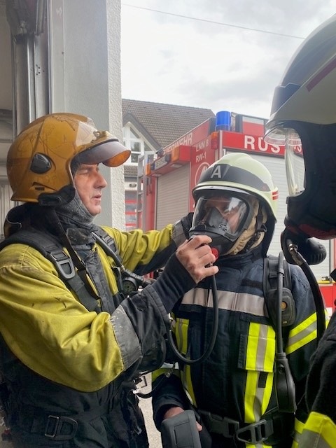 FW-OE: Feuerwehr Lennestadt absolviert Gasbrandausbildung - Firmen Traicon und Westenergie unterstützen lokale Einsatzkräfte in Lennestadt