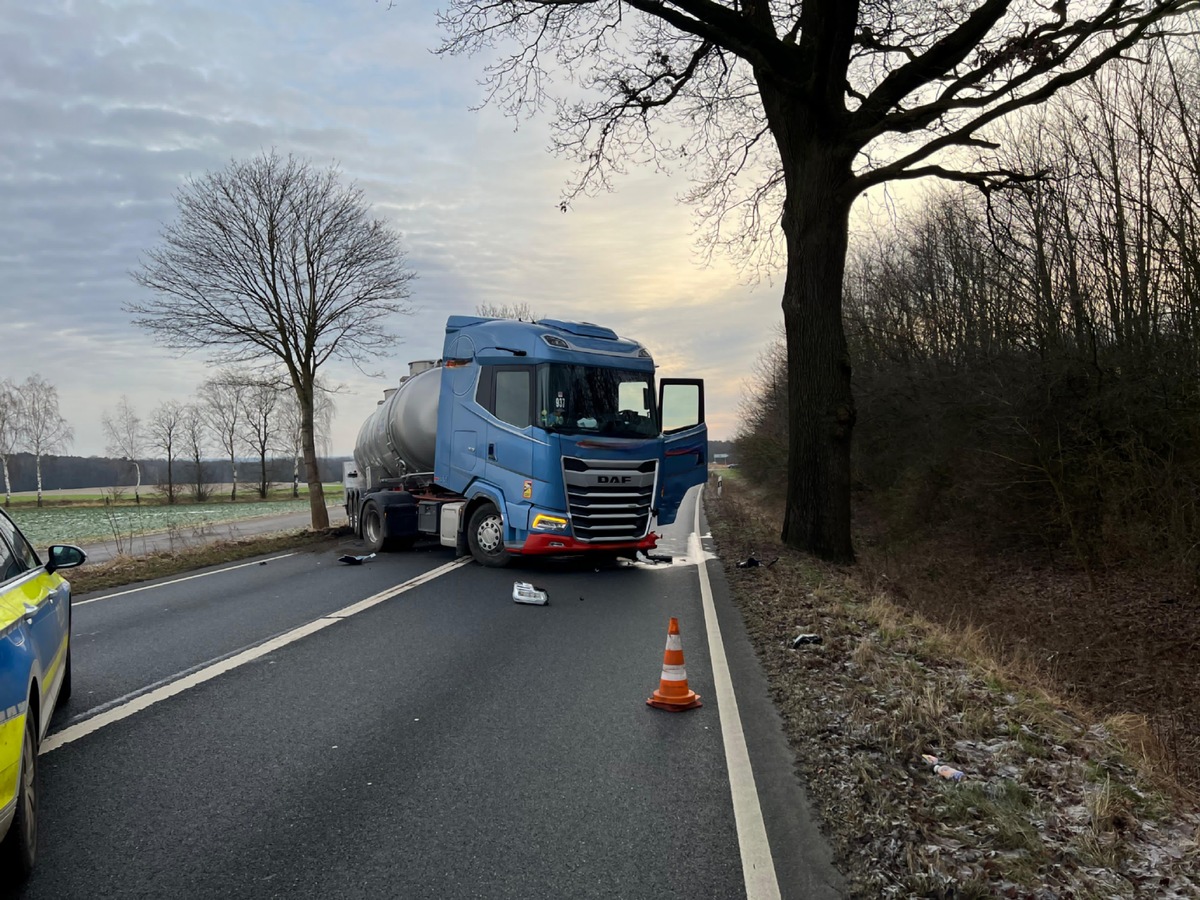 POL-NI: Drei Leichtverletzte nach Zusammenstoß mit Sattelzug / Vollsperrung der B 6 / Zeugen gesucht