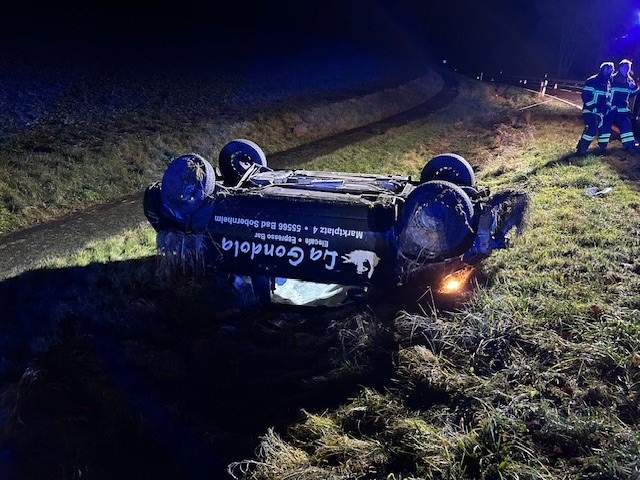 POL-PIKIR: Verkehrsunfall mit Überschlag