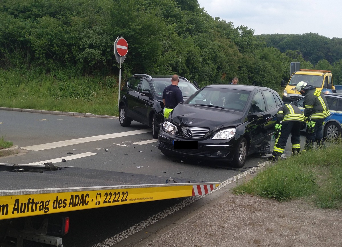 FW-EN: Wetter - Verkehrsunfall in Grundschöttel