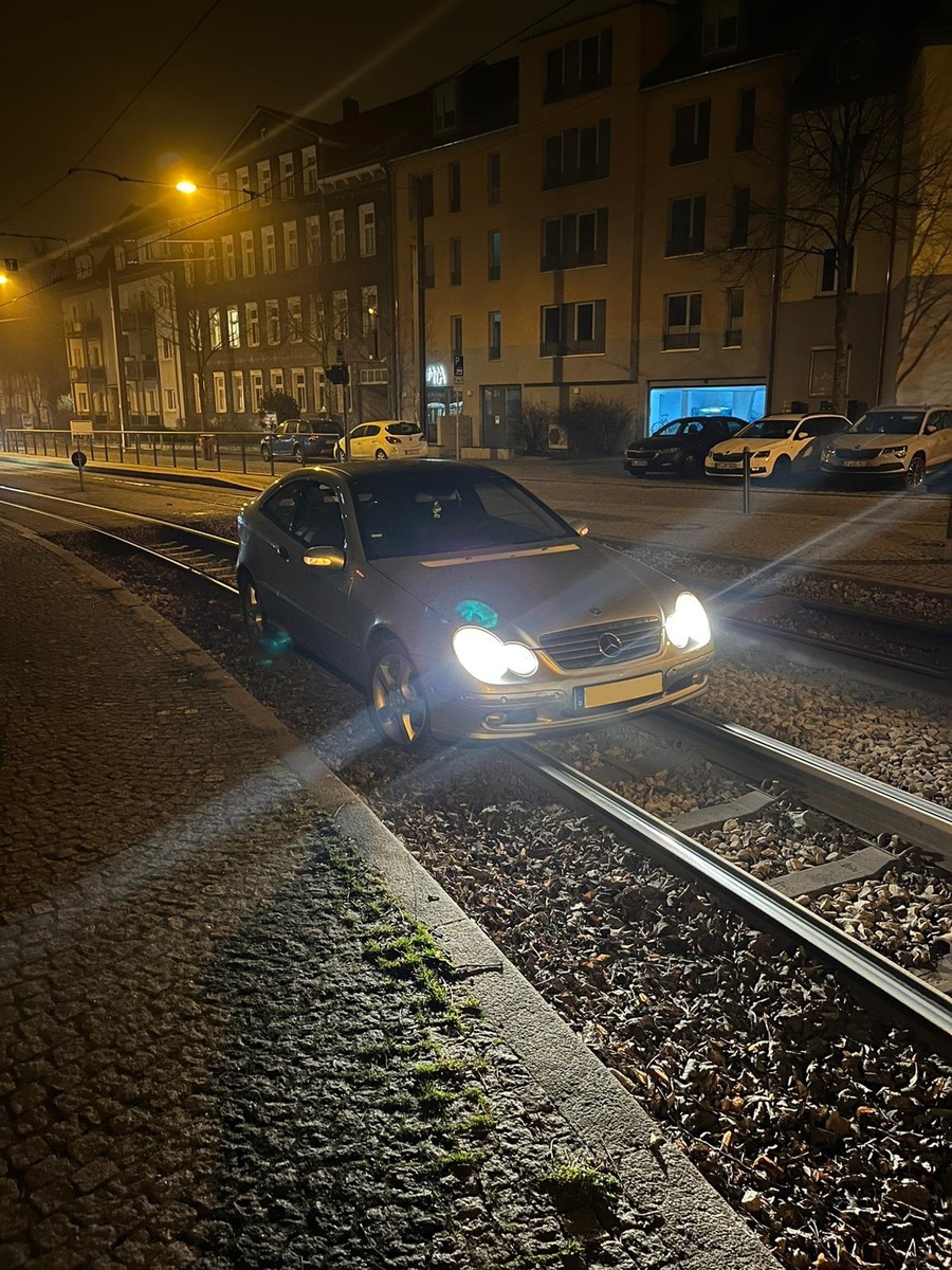 LPI-EF: Im Gleisbett der Straßenbahn gelandet