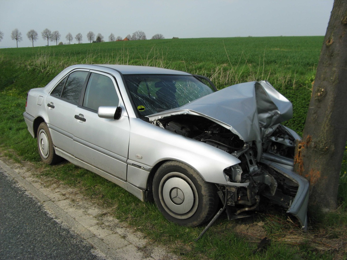 POL-HI: Ortshausen / Pkw prallt frontal gegen Baum