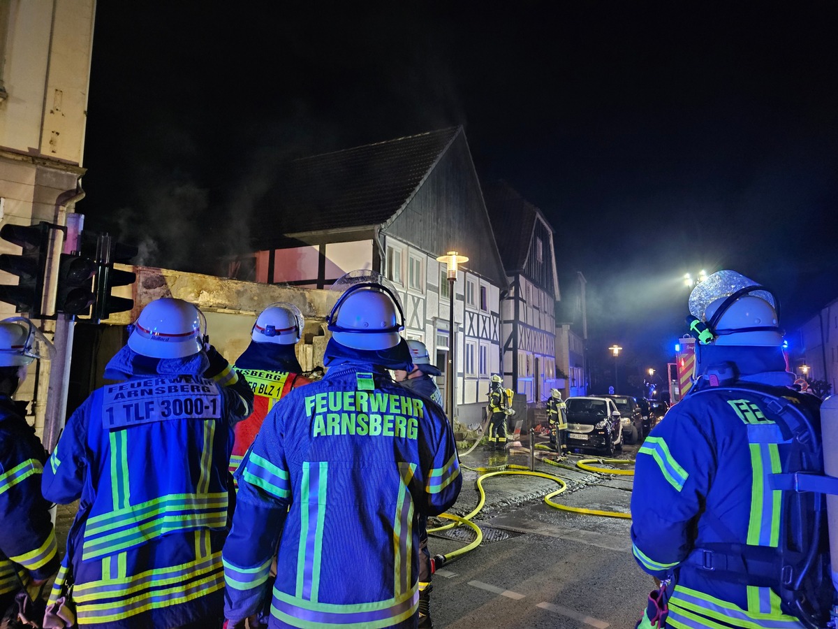 FW-AR: Garagenbrand in Arnsberg-Neheim