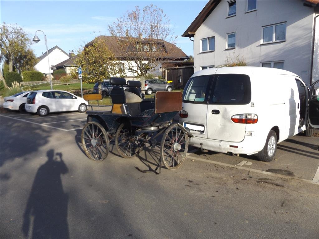 POL-PDMY: Zwei Schwerverletzte bei Unfall mit Pferdekutsche