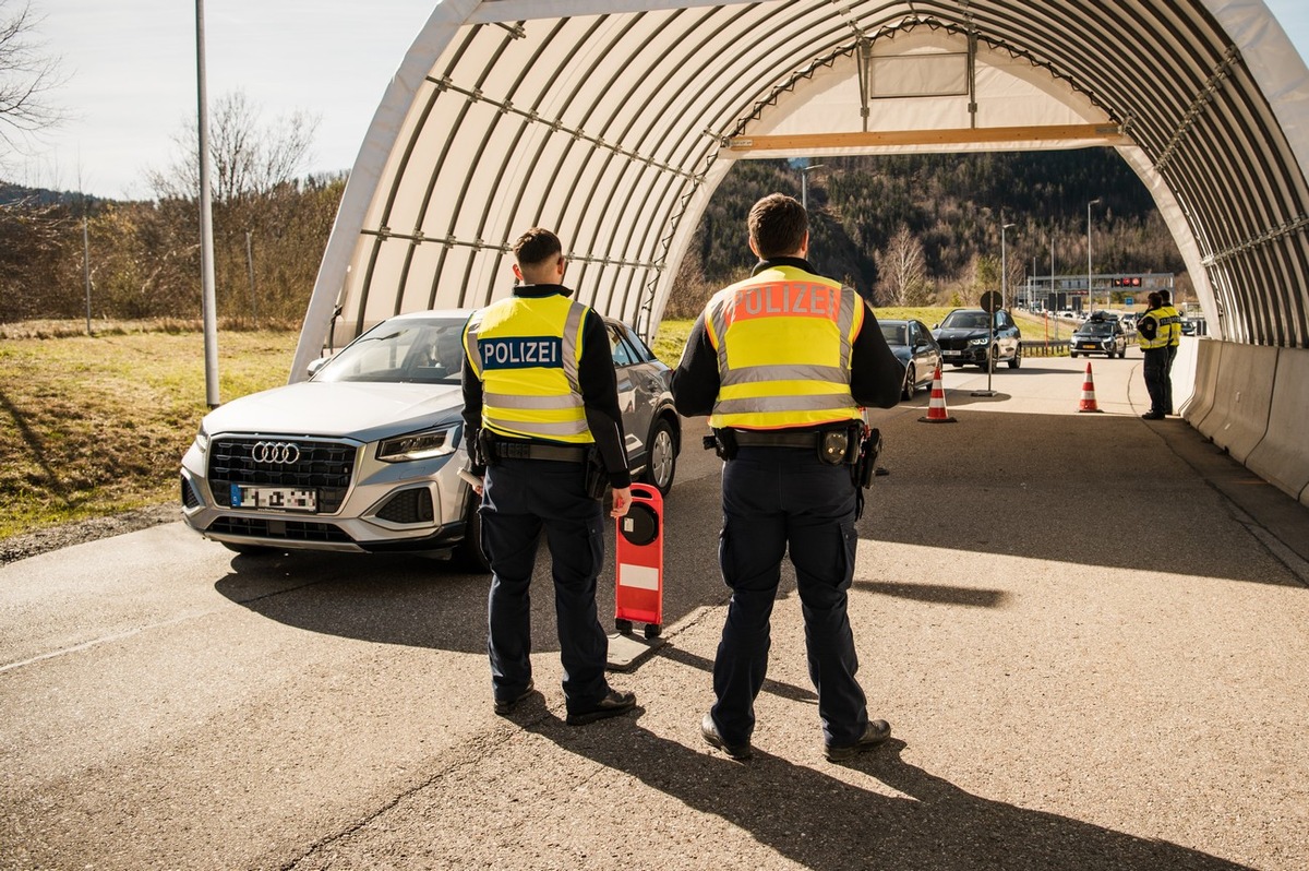 Bundespolizeidirektion München: Fahndungstreffer, gefälschte Papiere und unerlaubte Einreisen/ Bundespolizei am Grenztunnel erfolgreich