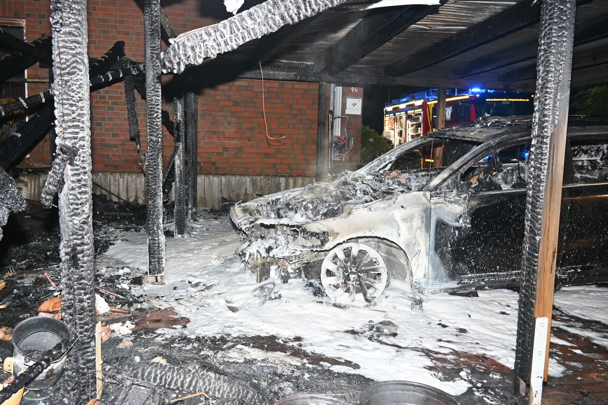 POL-STD: Carport zwischen zwei Reihenhäusern in Stade ausgebrannt - PKW komplett zerstört - Sachschaden ca. 50.000 Euro, Zwei Transporter an der Bundesstraße 73 in Ovelgönne aufgebrochen