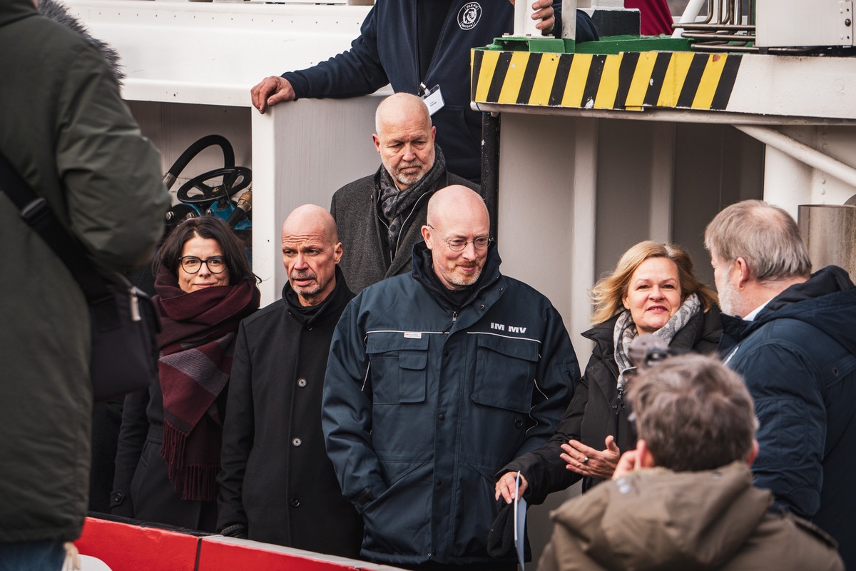 Feuerwehr Rostock: Vorbereitung auf den Tag des Bevölkerungsschutzes 2025 - Unterzeichnung der Kooperationsvereinbarung in Rostock