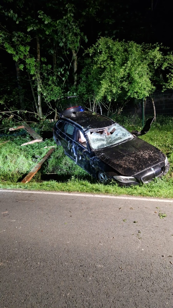 FW-DT: Alleinunfall - 5 Verletzte Personen