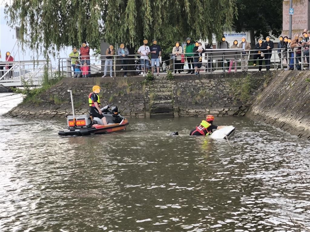 PP-ELT: Gekenterter Jetski im Bereich der Bingen Uferpromenade