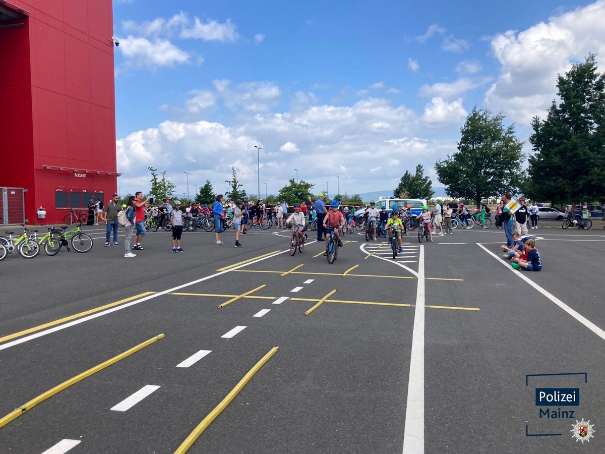 POL-PPMZ: Mainz - Fahrradtag an der MEWA Arena