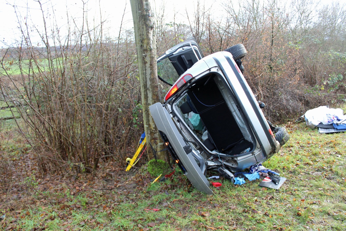 POL-UN: Selm - Sekundenschlaf am Steuer: Fahrzeug überschlägt sich und landet im Straßengraben