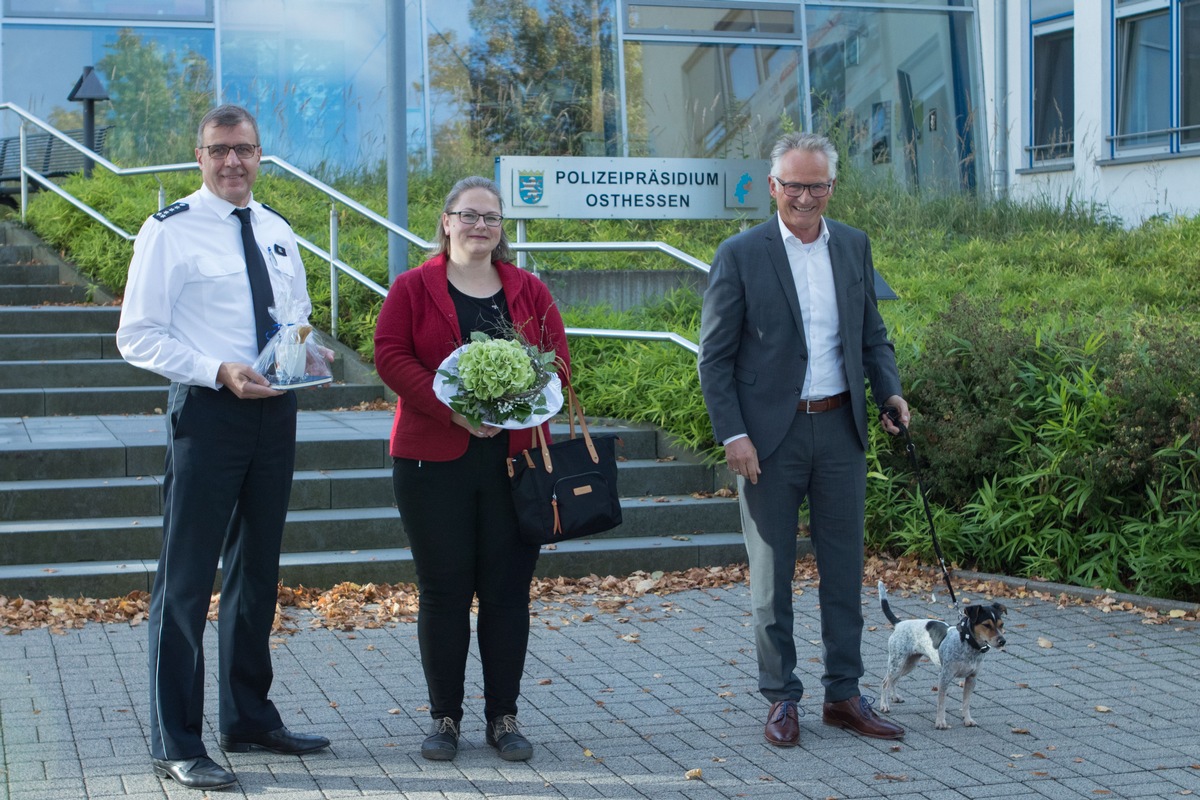 POL-OH: Schutzengel Carmen Seifert und Hündin Frieda finden vermisstes Mädchen - Polizei sagt Danke