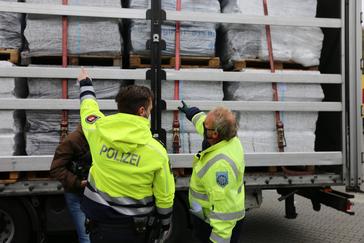 POL-OS: Länderübergreifende Kontrollaktion im Kampf gegen illegale Abfalltransporte - deutsch-niederländische Vereinbarung unterzeichnet