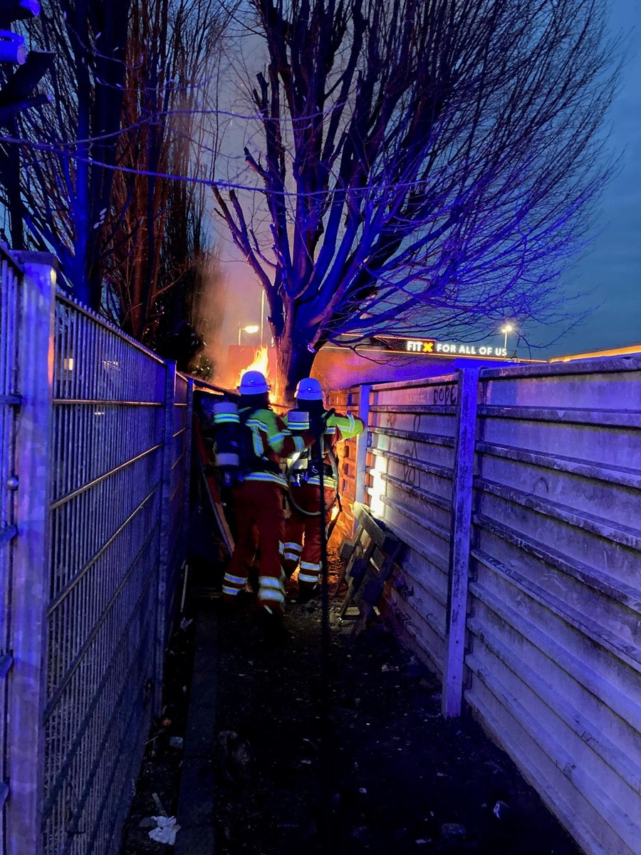 FW Minden: Mehrere Kleinbrände sorgen für einen ereignisreichen Abend