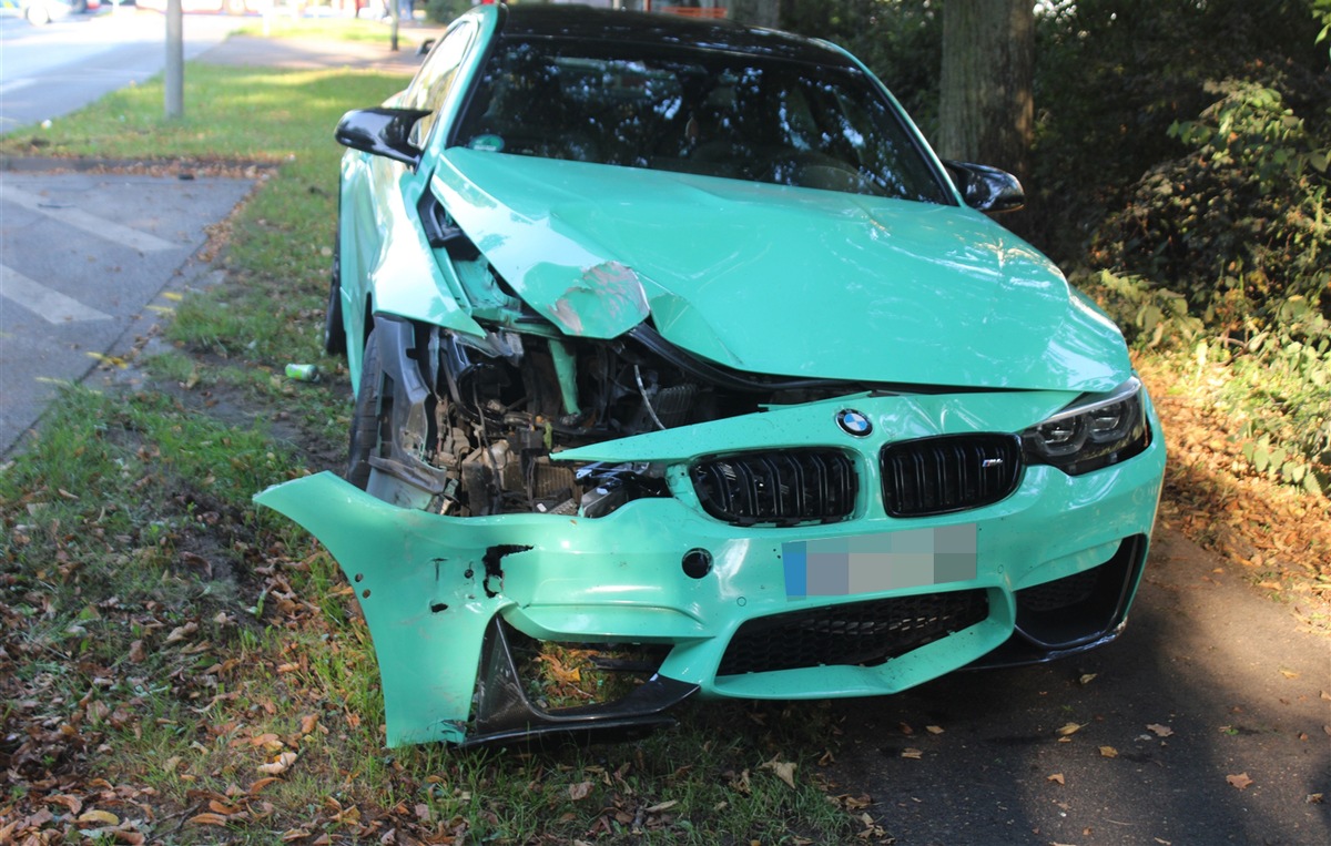 POL-DU: Bergheim: Rücksichtsloser Raser landet vor Baum - Polizei stellt Führerschein und Auto sicher