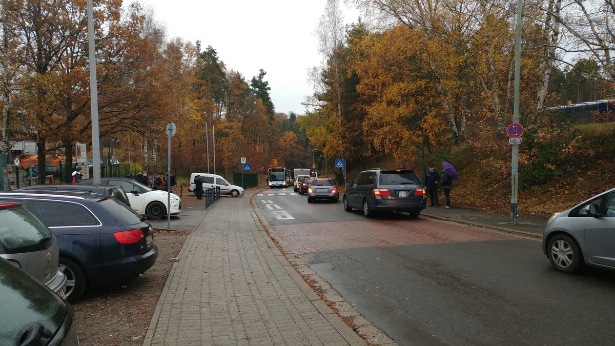 POL-PPWP: Autofahrer auf Verkehrssituation vor Schulen aufmerksam gemacht