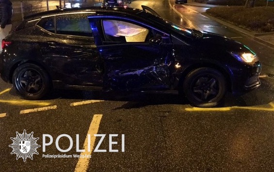 POL-PPWP: Unfall: Blechschaden und eine Verletzte