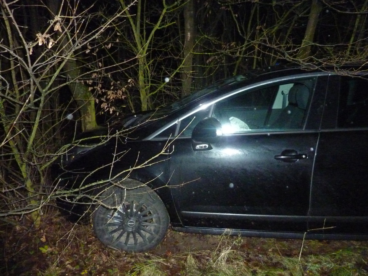 POL-NOM: 10.000.- Euro Sachschaden / Autofahrer leicht verletzt