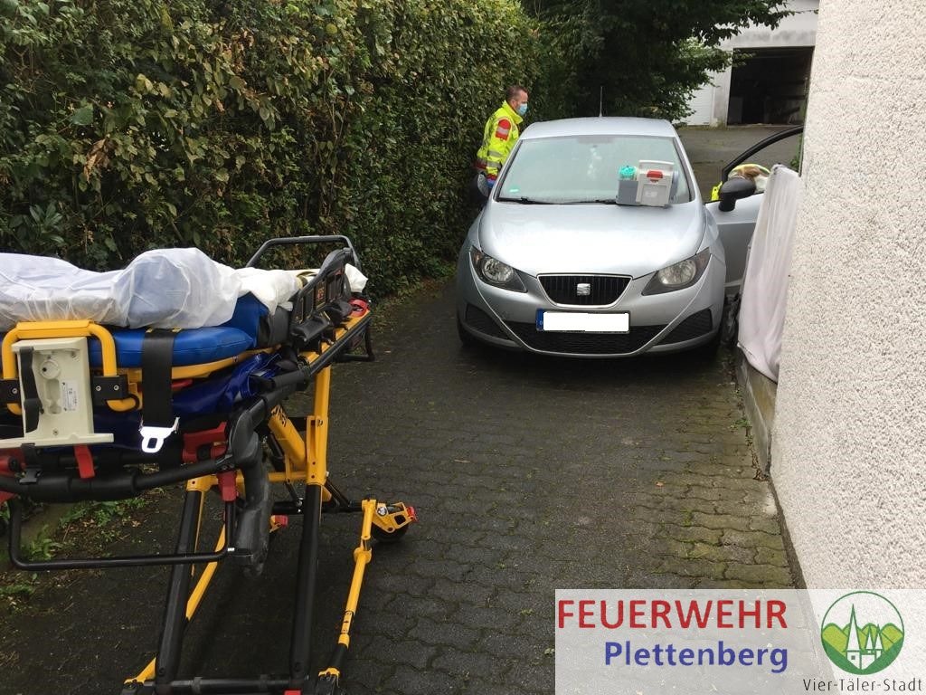 FW-PL: Eingeklemmte Person durch Feuerwehr befreit