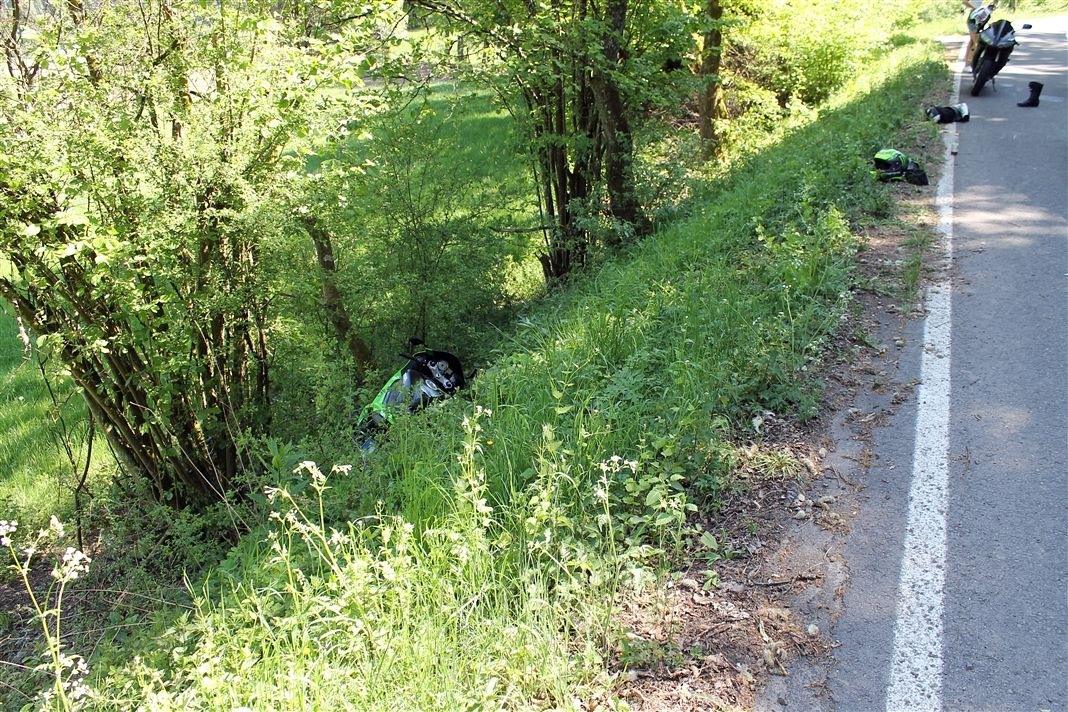 POL-OE: 24-jähriger Kradfahrer bei Pkw-Zusammenstoß verletzt