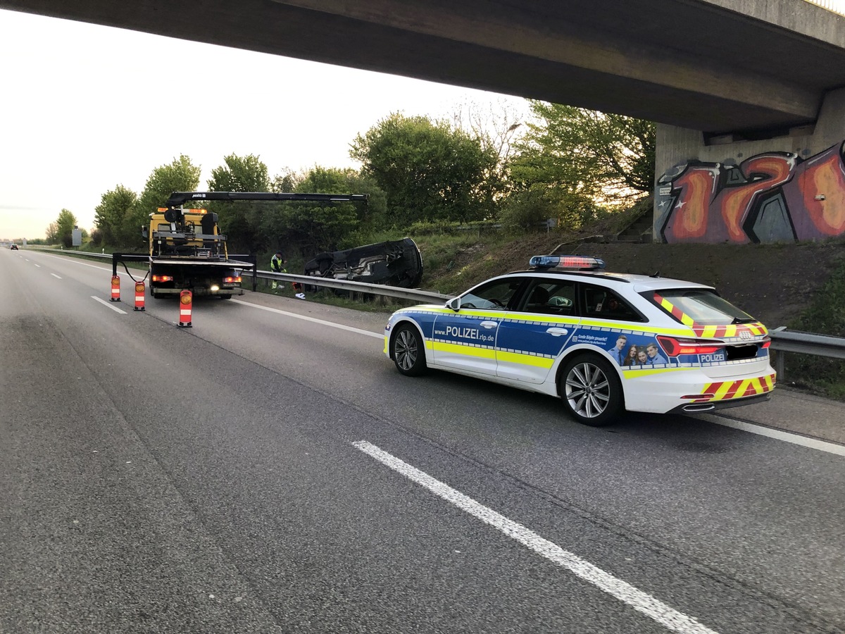 POL-PDLD: Sekundenschlaf verursacht Verkehrsunfall auf der A65