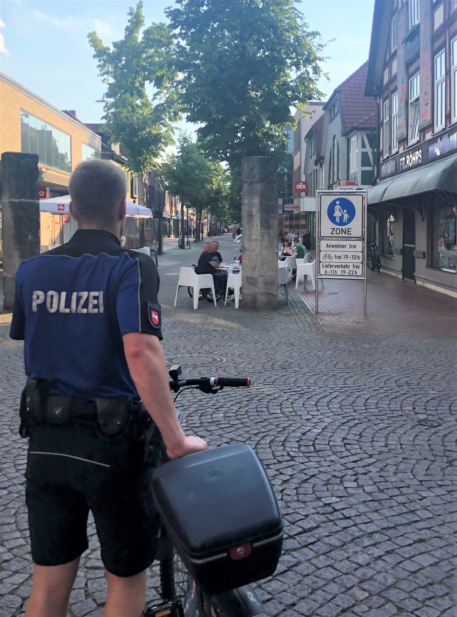 POL-ROW: ++ Ersthelfer an der Unfallstelle beeindrucken Zevener Polizei ++ Fahrradstreife der Polizei sorgt für positives Echo ++