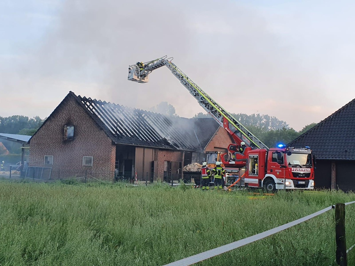 FW-KLE: Scheunenbrand auf Firmengelände