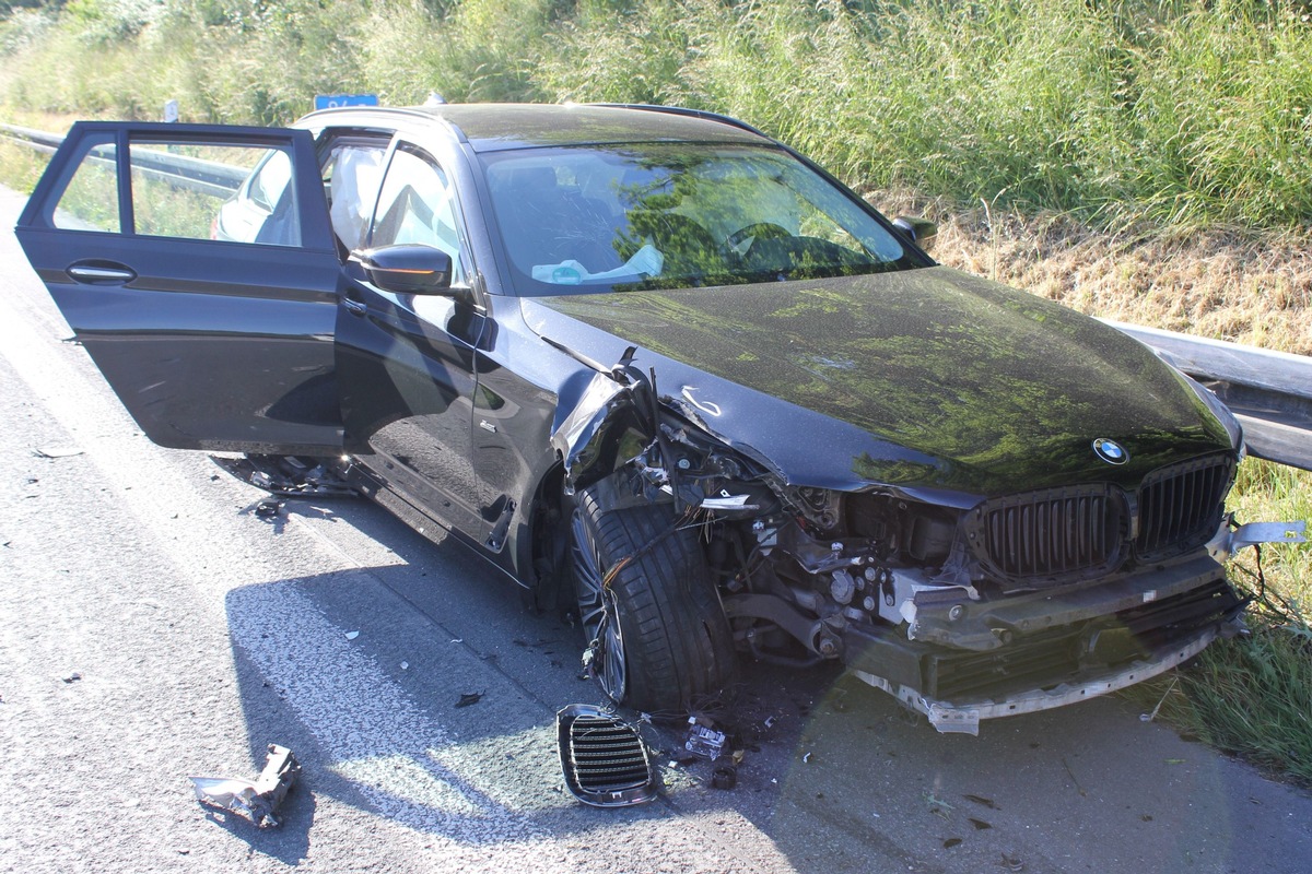 POL-BI: Auffahrunfall auf der A44 - Mann schwer verletzt