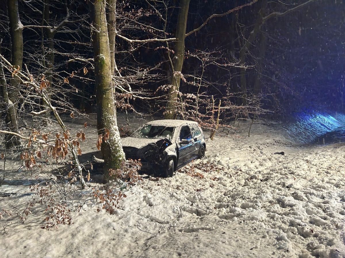 POL-PDWIL: Mehrere Verkehrsunfälle aufgrund Schneeglätte