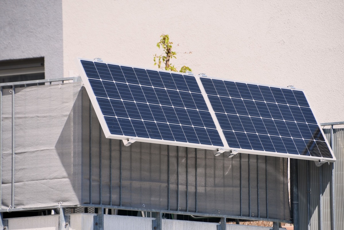 Schritt für Schritt zum Steckersolar-Gerät