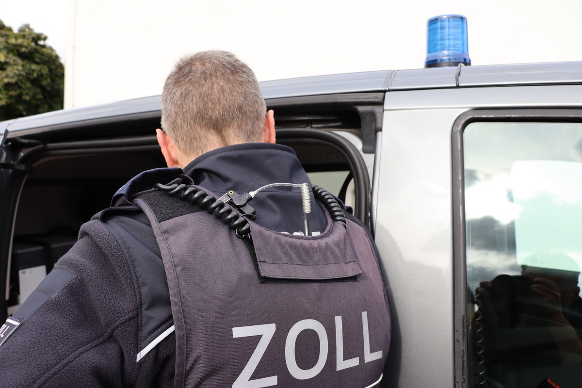 HZA-BI: Zollkontrollen auf Herbstwoche in Lippstadt/Illegale Beschäftigung in einem Fahrgeschäft beendet