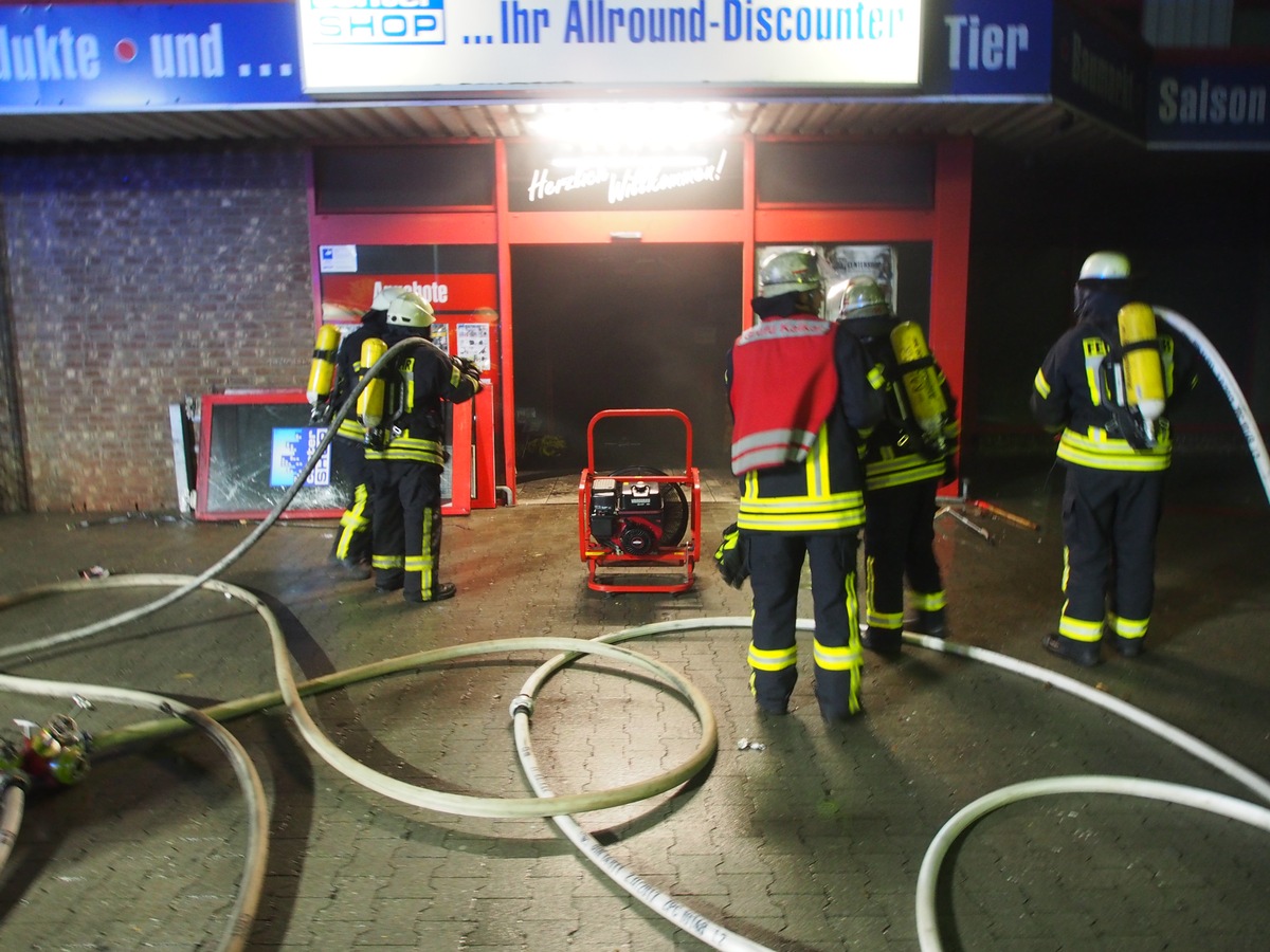 Feuerwehr Kalkar: Gebäudebrand in Kalkar Einsatz der Stadtwehr Kalkar