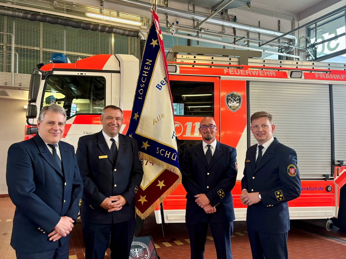 FW-F: 150 Jahre Berufsfeuerwehr Frankfurt am Main - Feierstunde zum Jahrestag und Fahnenübergabe